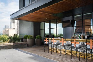 2 bars/lounges, cocktail bar - Hotel Van Zandt (Austin)