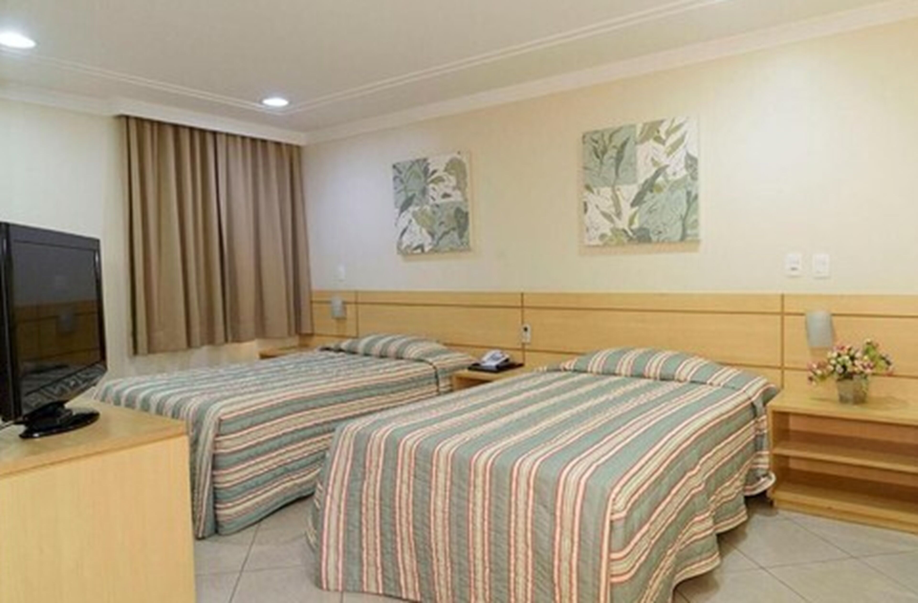 standard twin room, 2 single beds | 1 bedroom, minibar, in-room safe, desk