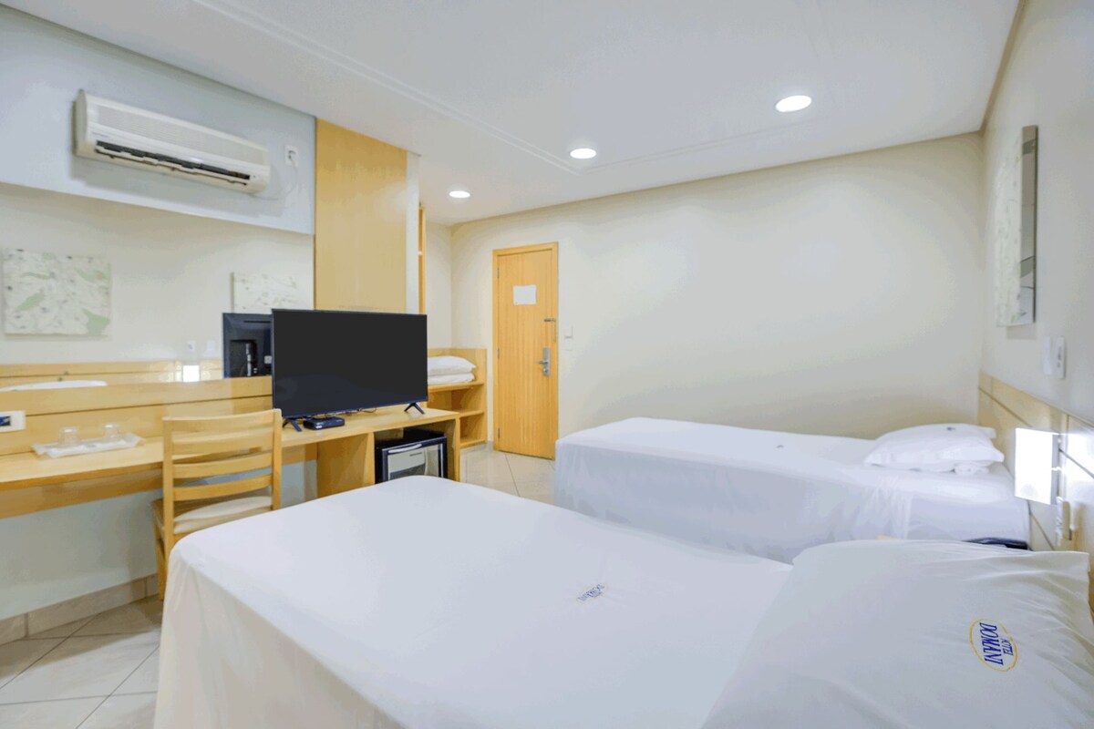 Superior Single Room | Minibar, in-room safe, desk, blackout drapes
