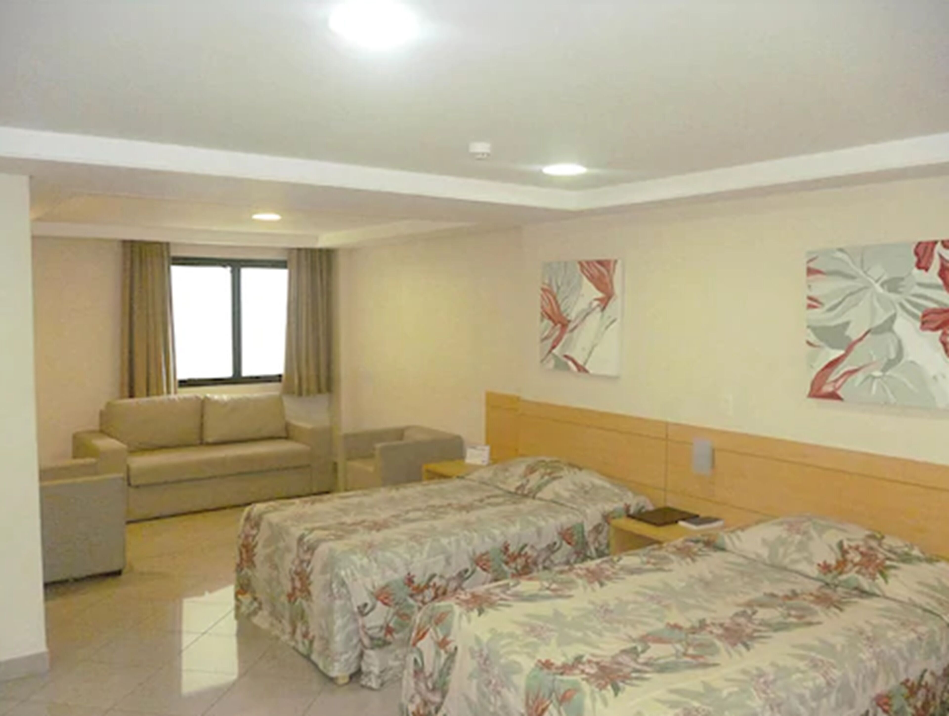 standard triple room | 1 bedroom, minibar, in-room safe, desk