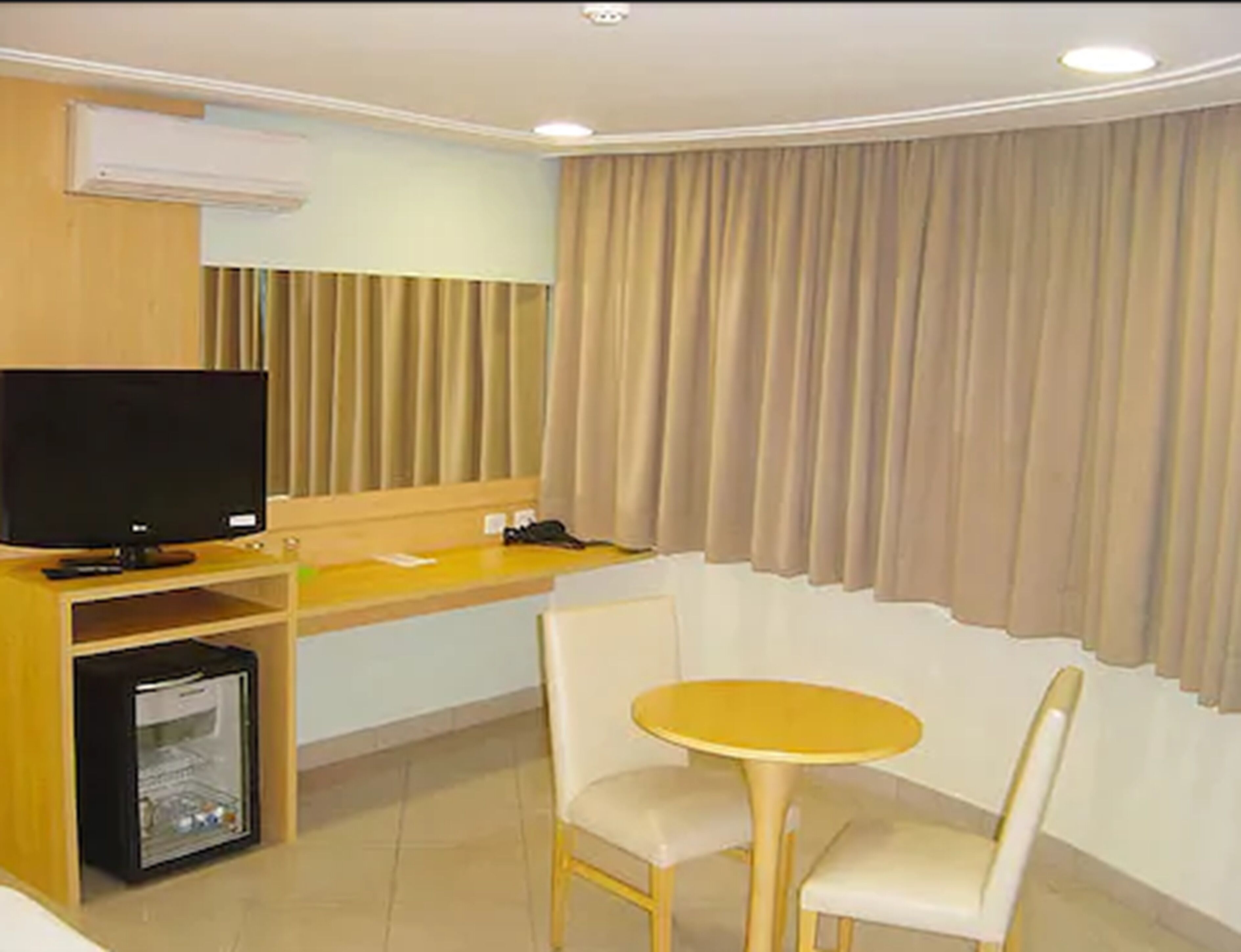 grand double room | 1 bedroom, minibar, in-room safe, desk