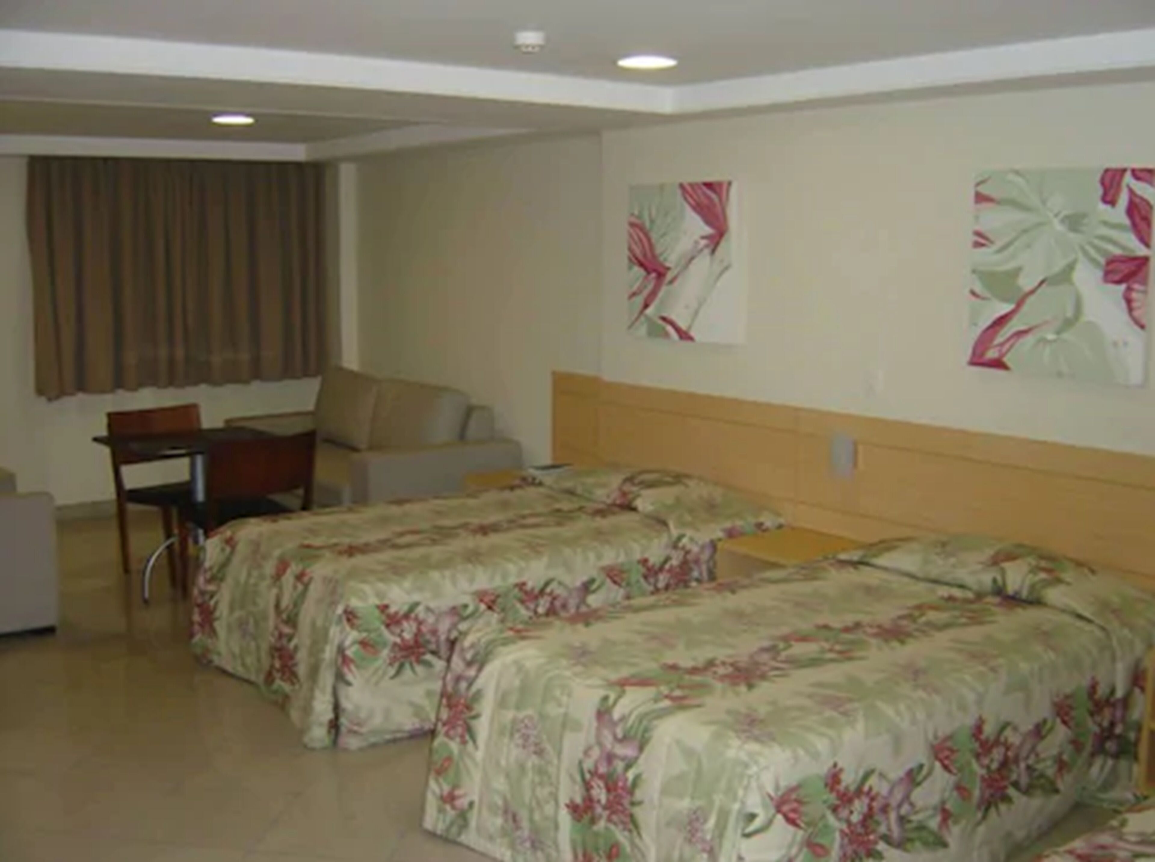 standard twin room, 2 single beds | 1 bedroom, minibar, in-room safe, desk
