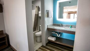Dusche, kostenlose Toilettenartikel, Haartrockner, Handtücher