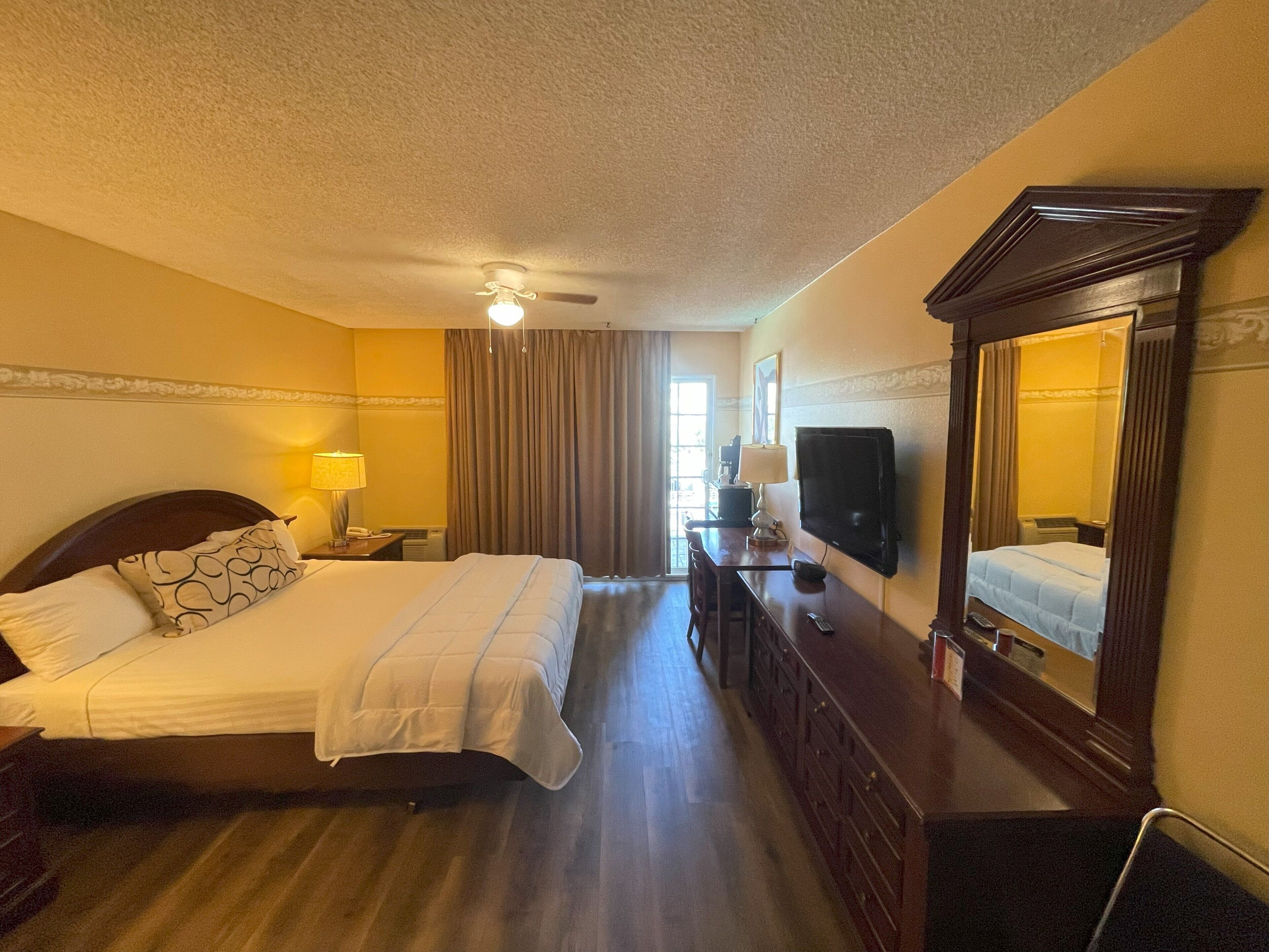 In-room safe, desk, iron/ironing board, free WiFi