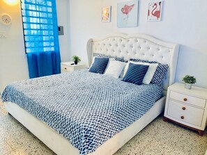 CL 1A Deluxe Family Room, King Size Bed, 1st Floor with Balcony | Iron/ironing board, free WiFi