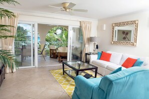 아파트, 침실 2개 | 거실 공간 | 평면 TV