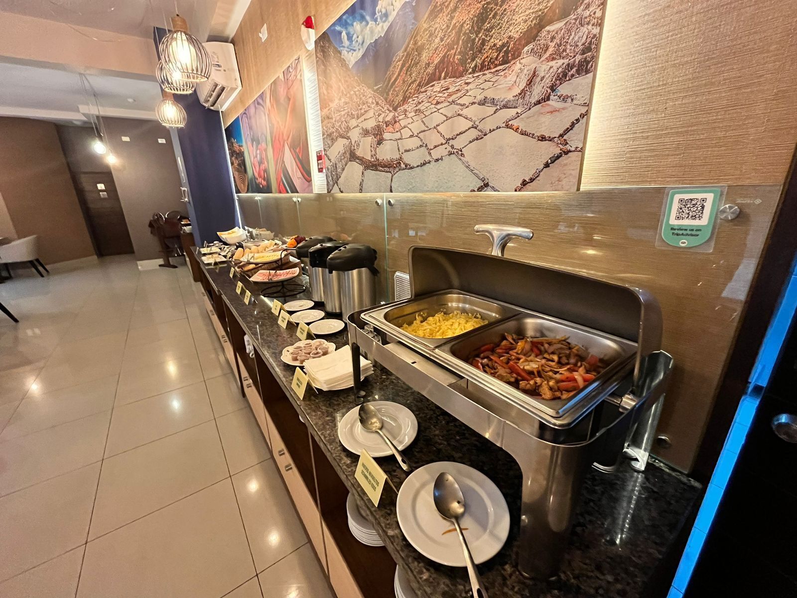 breakfast, lunch, dinner served; international cuisine