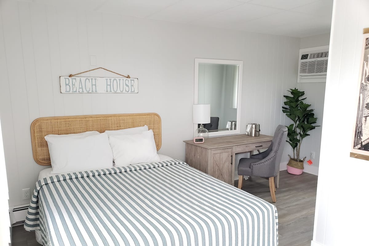 Muebles diferentes, tabla de planchar con plancha y wifi gratis