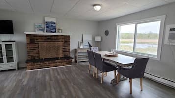 Family Suite, 2 Bedrooms | In-room dining