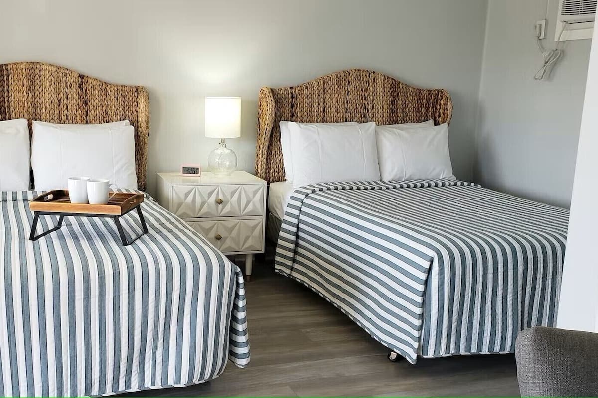Muebles diferentes, tabla de planchar con plancha y wifi gratis