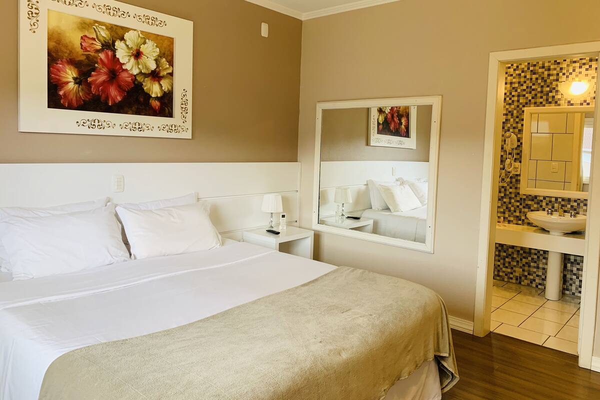 Deluxe Room | Minibar, blackout drapes, soundproofing, WiFi (free)