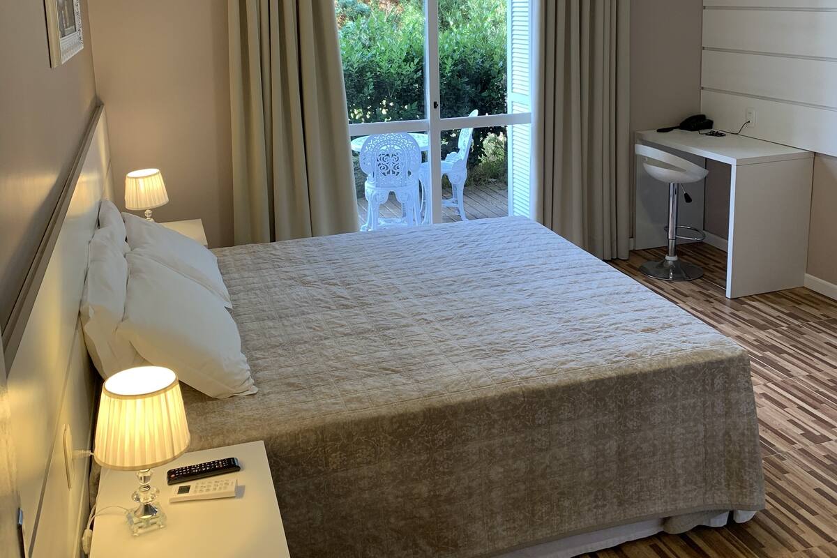 Exclusive Double Room | 1 bedroom, minibar, blackout curtains, soundproofing