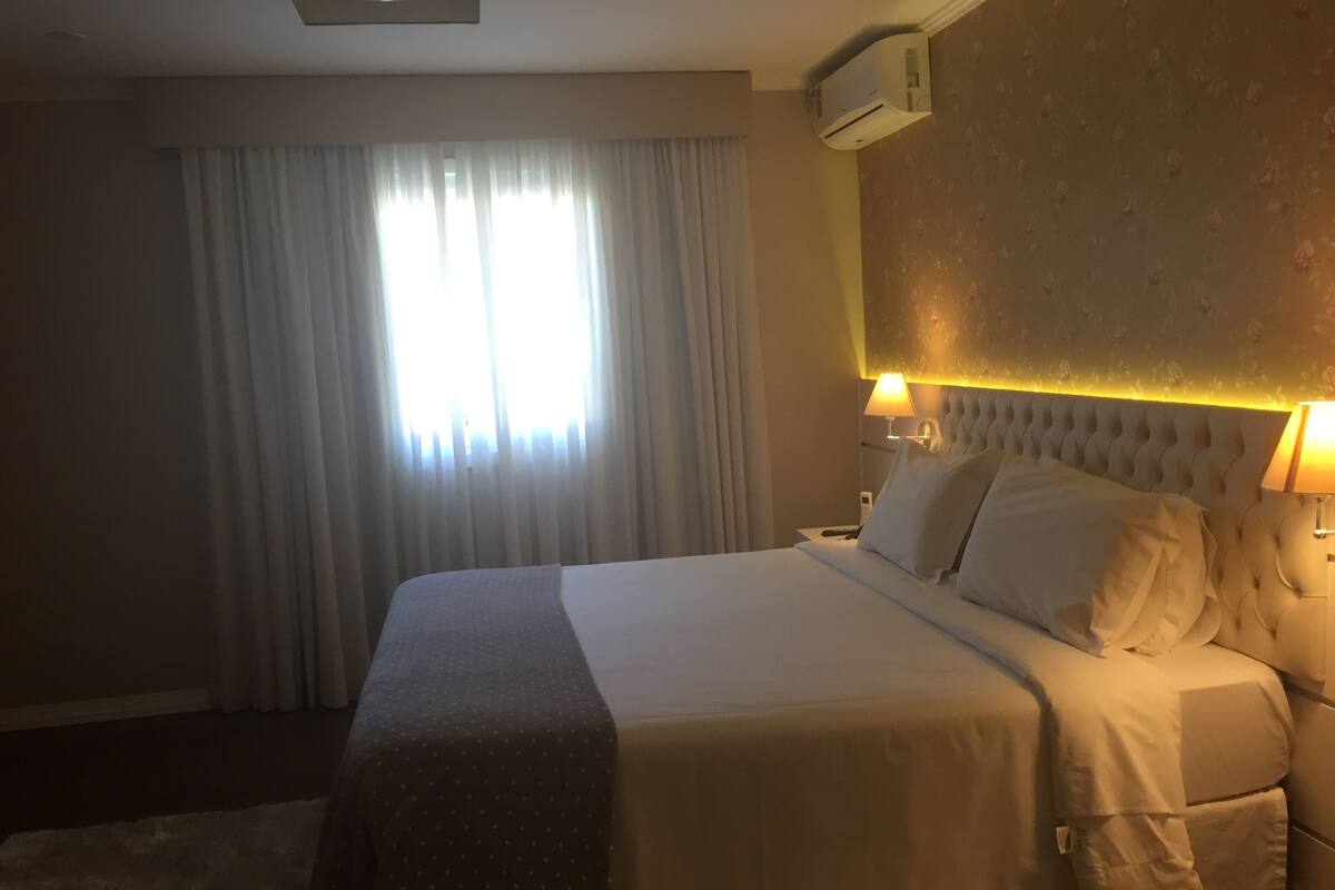 Premium Suite | Minibar, blackout drapes, soundproofing, WiFi (free)