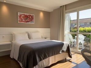 Habitación Deluxe doble | Minibar, cortinas opacas, sistema de insonorización y wifi gratis