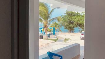 VA 1a Romantic Villa / Kitchen / 1 Queen Size Bed & 1 Twin/Twin Bunk Bed, Partial Ocean View, Ocean | Strand-/Meerblick