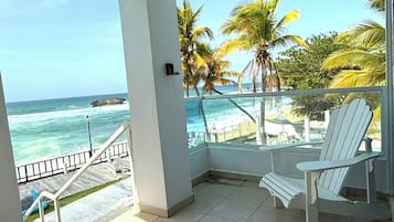 VA 201 Deluxe Views of the Atlantic, Family Suite / Kitchen / 1 Full Size Bed and 2 Twin/Twin Bunk | Beach/ocean view