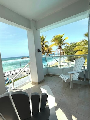 VA 201 Deluxe Views of the Atlantic, Family Suite / Kitchen / 1 Full Size Bed and 2 Twin/Twin Bunk | Strand-/Meerblick