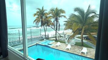 VA 201 Deluxe Views of the Atlantic, Family Suite / Kitchen / 1 Full Size Bed and 2 Twin/Twin Bunk | Vista para praia/oceano