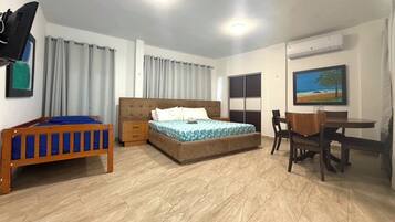 Executive studio suite | Verduisterende gordijnen, gratis wifi, beddengoed