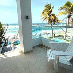 VA 201 Deluxe Views of the Atlantic, Family Suite / Kitchen / 1 Full Size Bed and 2 Twin/Twin Bunk | Ruang tamu | TV skrin rata