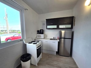 VA 102a Junior Ocean View Suite, 1 Full/Twin Size Bunk Bed, Ocean Front Property | Private kitchen