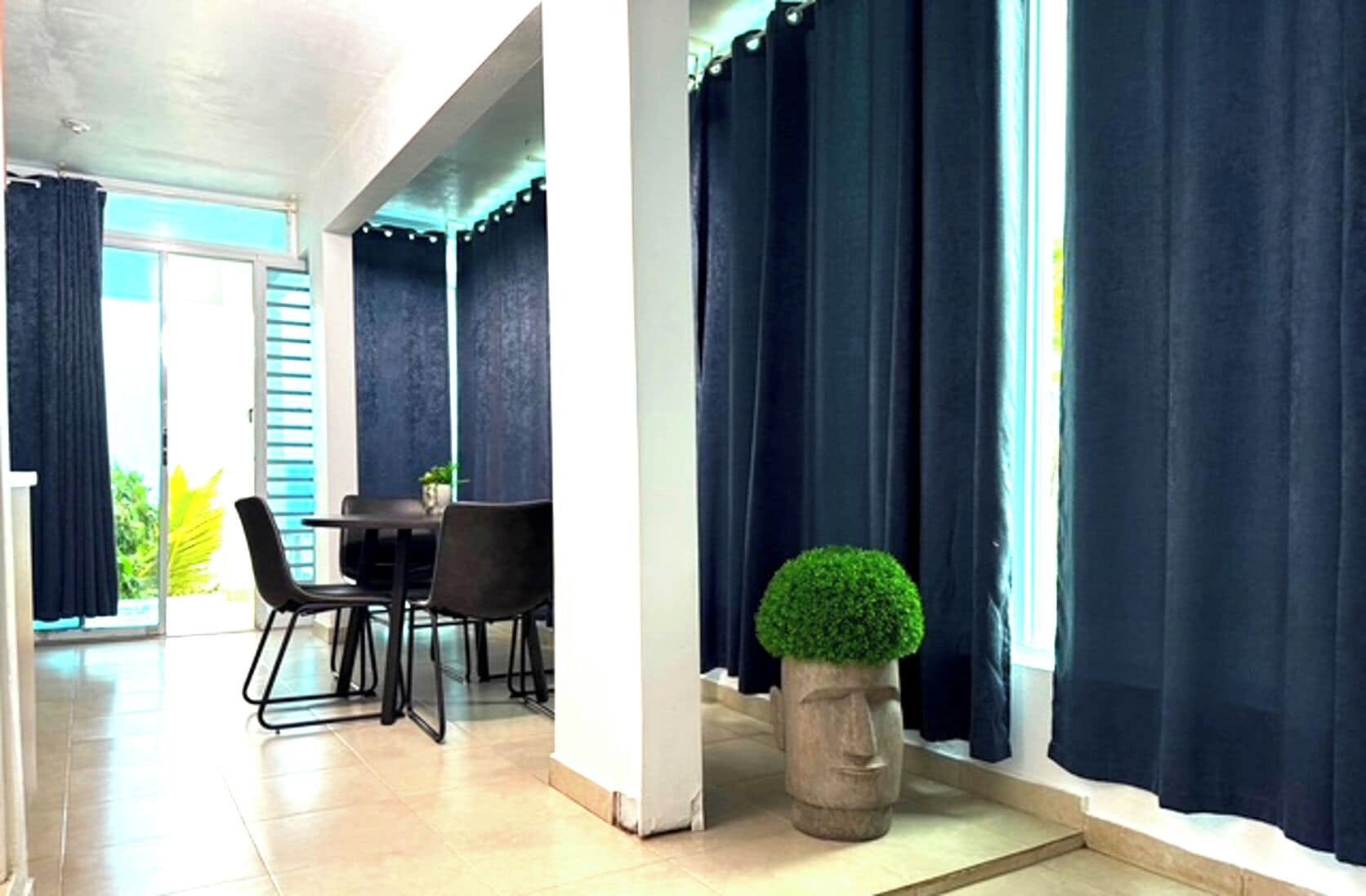 VA 201 Deluxe Views of the Atlantic, Family Suite / Kitchen / 1 Full Size  Bed and 2 Twin/Twin Bunk | 遮光布/窗簾、免費無線上網、床單