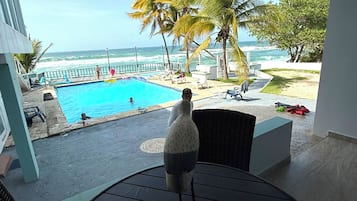 VA 102b Deluxe Ocean View Suite, 1 Full/Full & 1 Twin/Twin Size Bunk Beds, Ocean Front Property | Vista para praia/oceano
