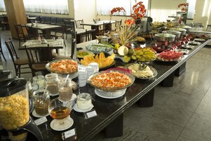 Desayuno bufé gratuito y diario