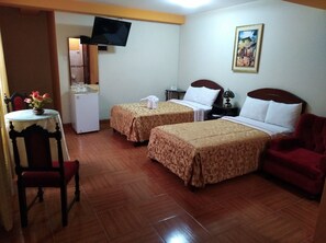 Minibar, desk, blackout curtains, bed sheets - Suite Plaza Hotel Residencial (Trujillo)