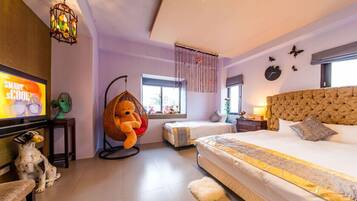 Desk, soundproofing, rollaway beds, free WiFi