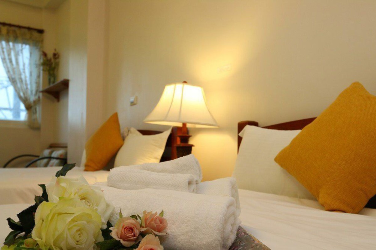 Quarto quádruplo | Roupas de cama premium, Wi-Fi de cortesia