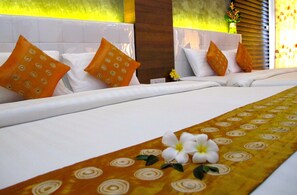 Hypo-allergenic bedding, desk, free wired internet, bed sheets - Chawlay Resort (Koh Lipe)