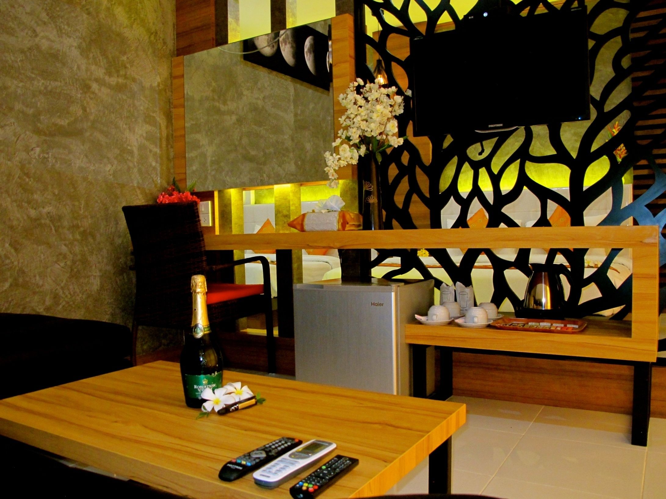 Family Room (4 persons) | Hypo-allergenic bedding, desk, free wired internet, bed sheets