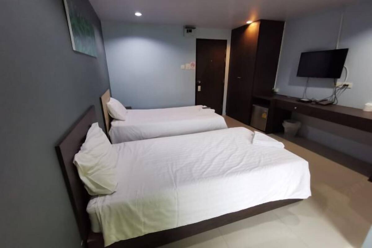 Desk, WiFi (free), bed sheets