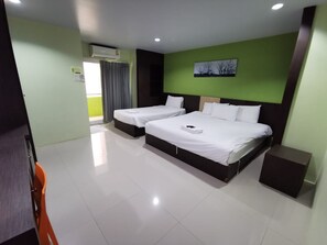 A hotel room with two beds, a green wall, and a window with curtains. - The Peak Songkhla (Songkhla)