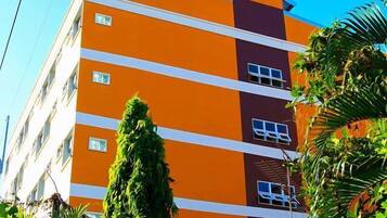 المنطقة المحيطة بالمنشأة