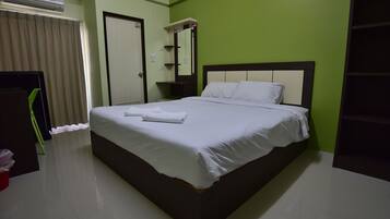 Desk, blackout curtains, free WiFi