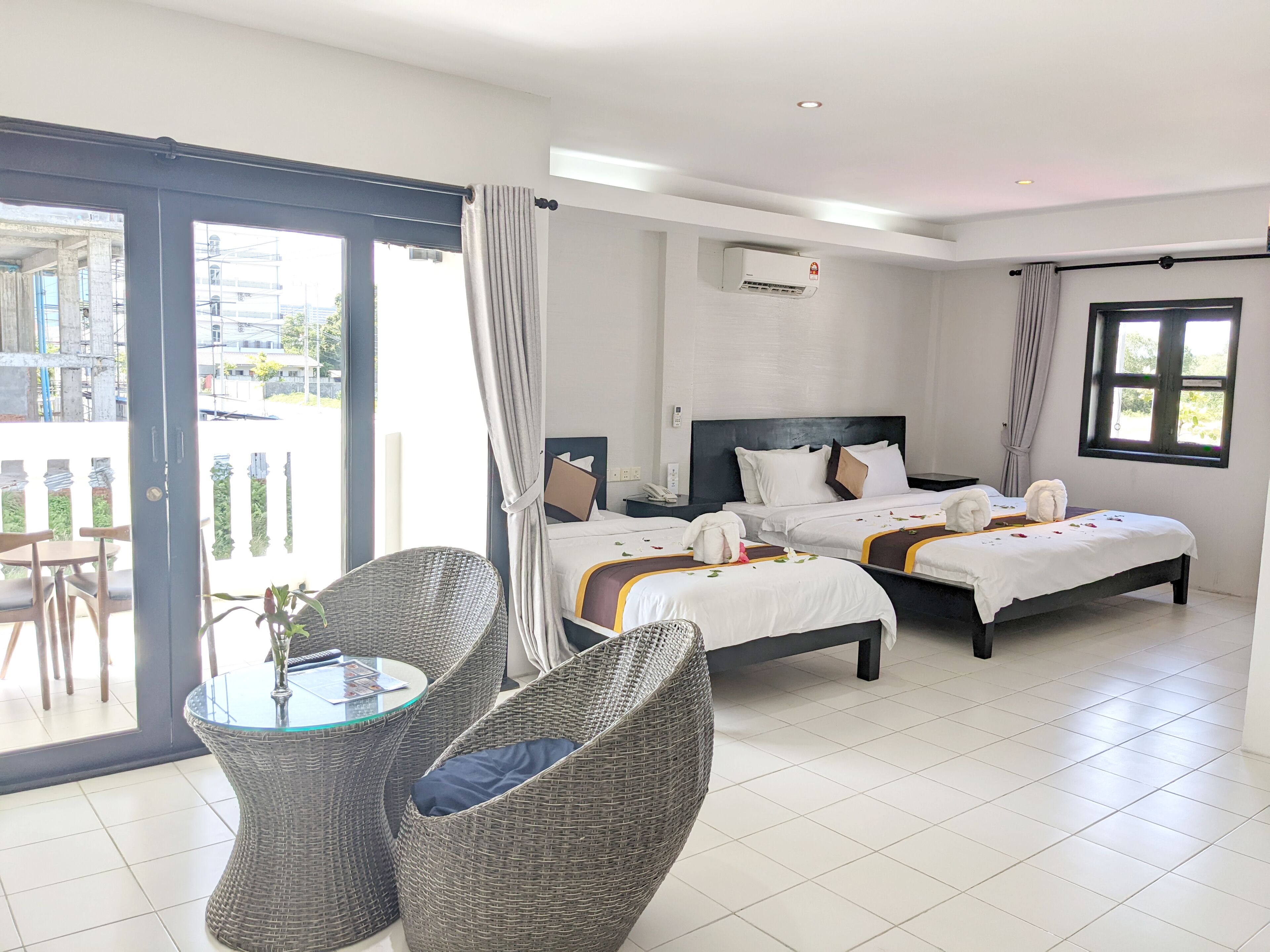 Chambre Familiale, vue montagne | Minibar, bureau, chambres insonorisées, fer et planche à repasser