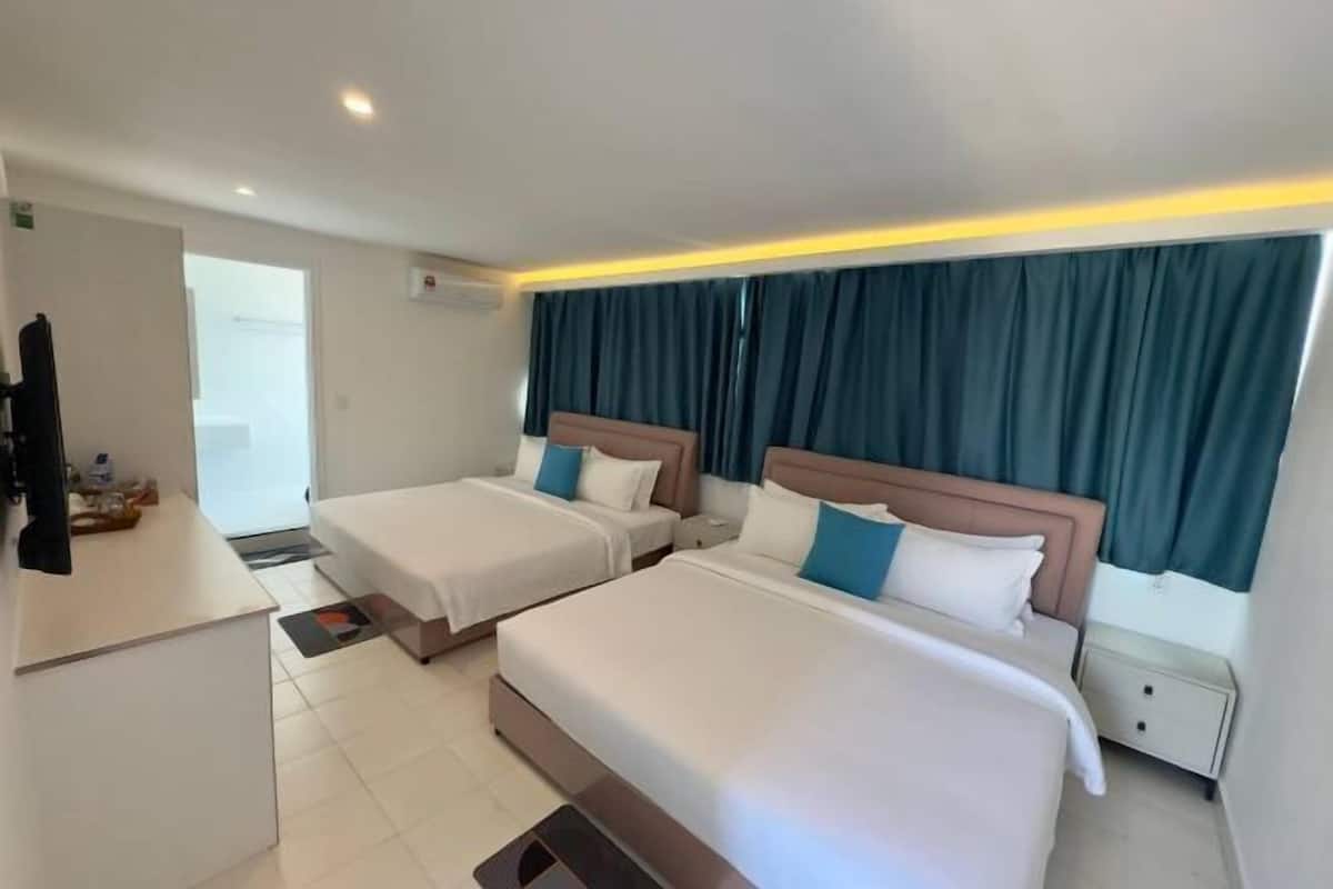 Minibar, desk, soundproofing, iron/ironing board