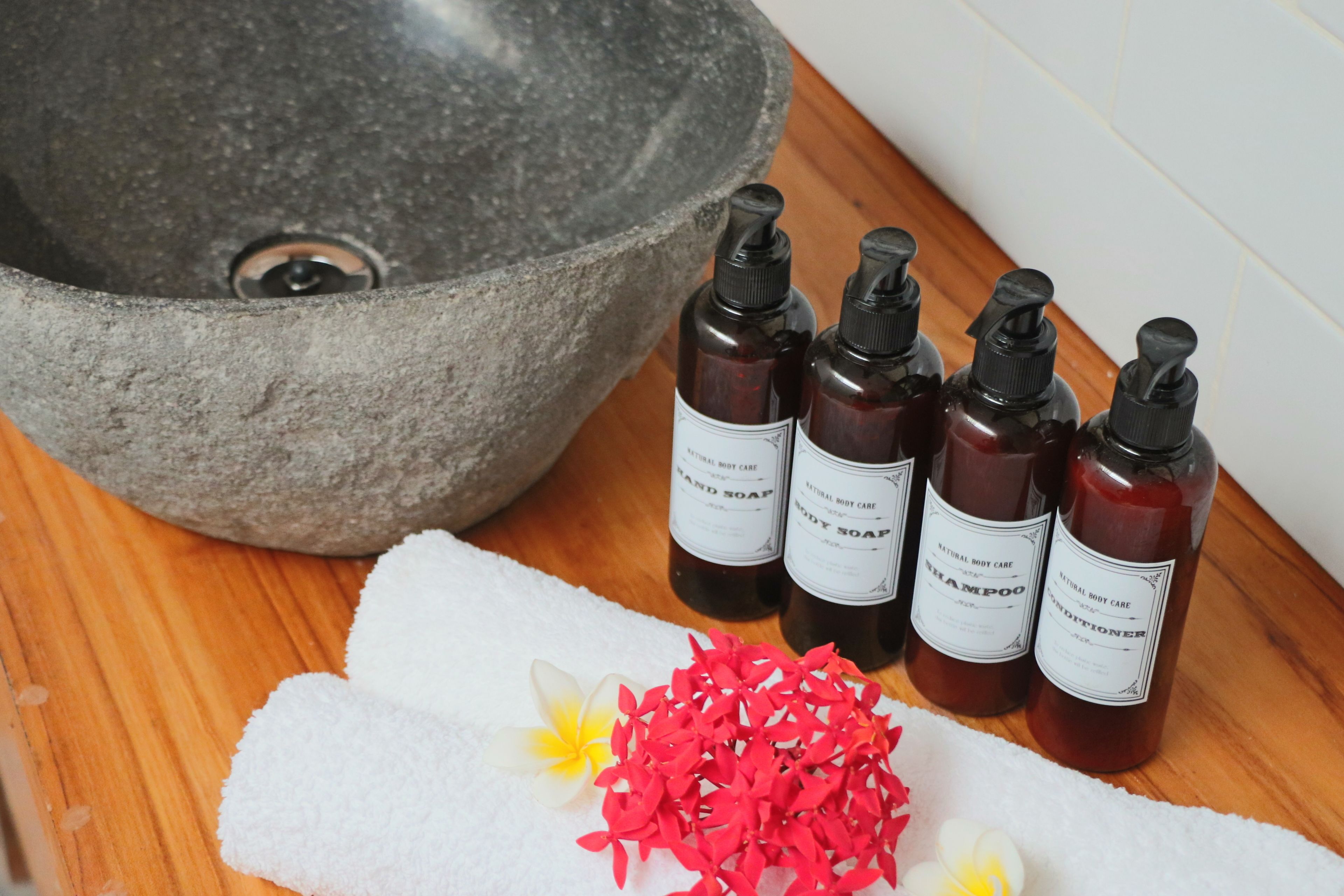 deluxe room | bathroom sink