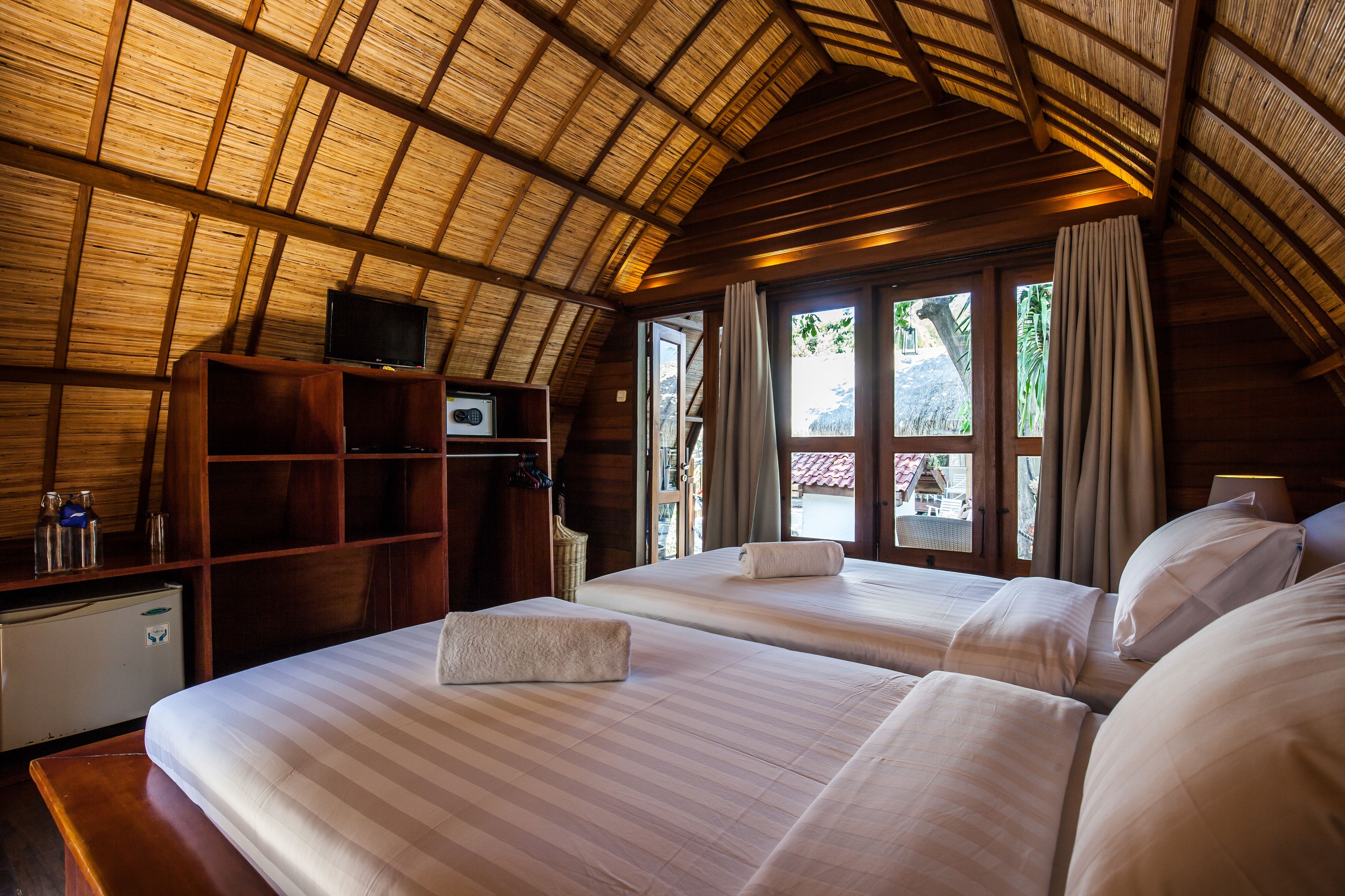 traditional bungalow hollywood twin | 1 bedroom, minibar, in-room safe, free wifi