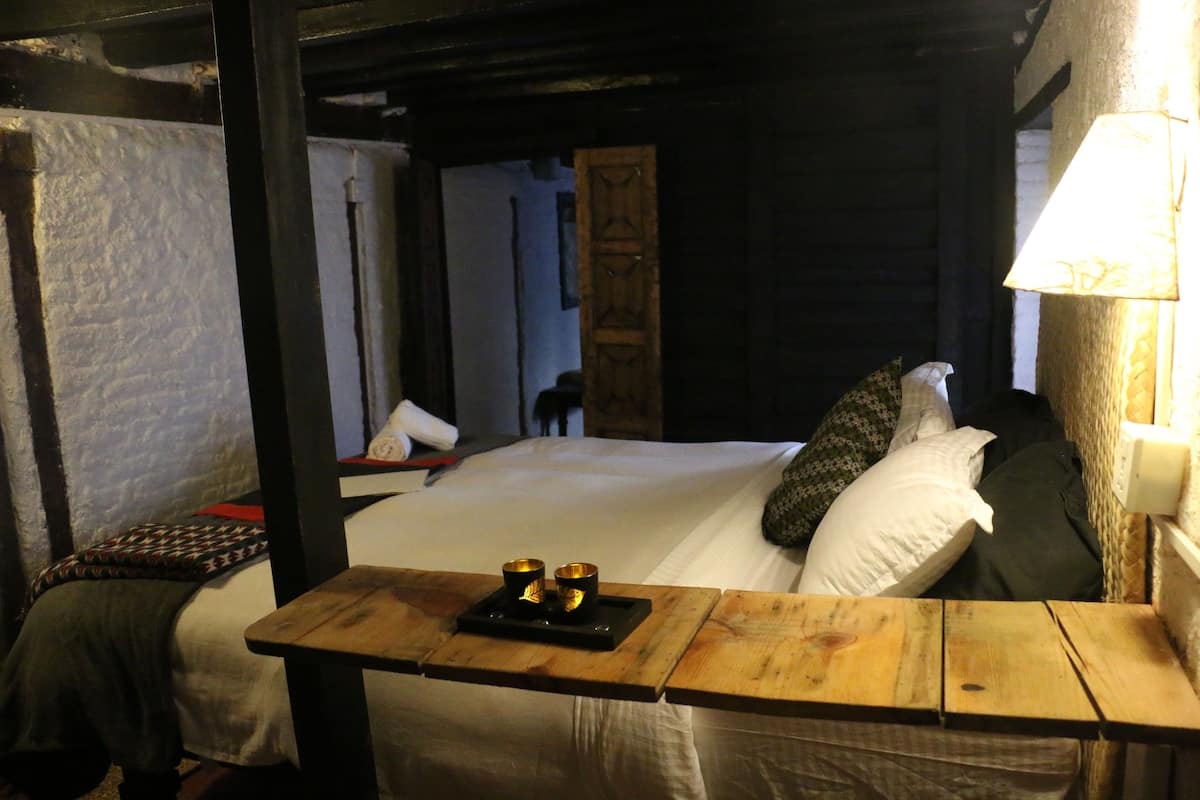 12 habitaciones, decoración personalizada y escritorio