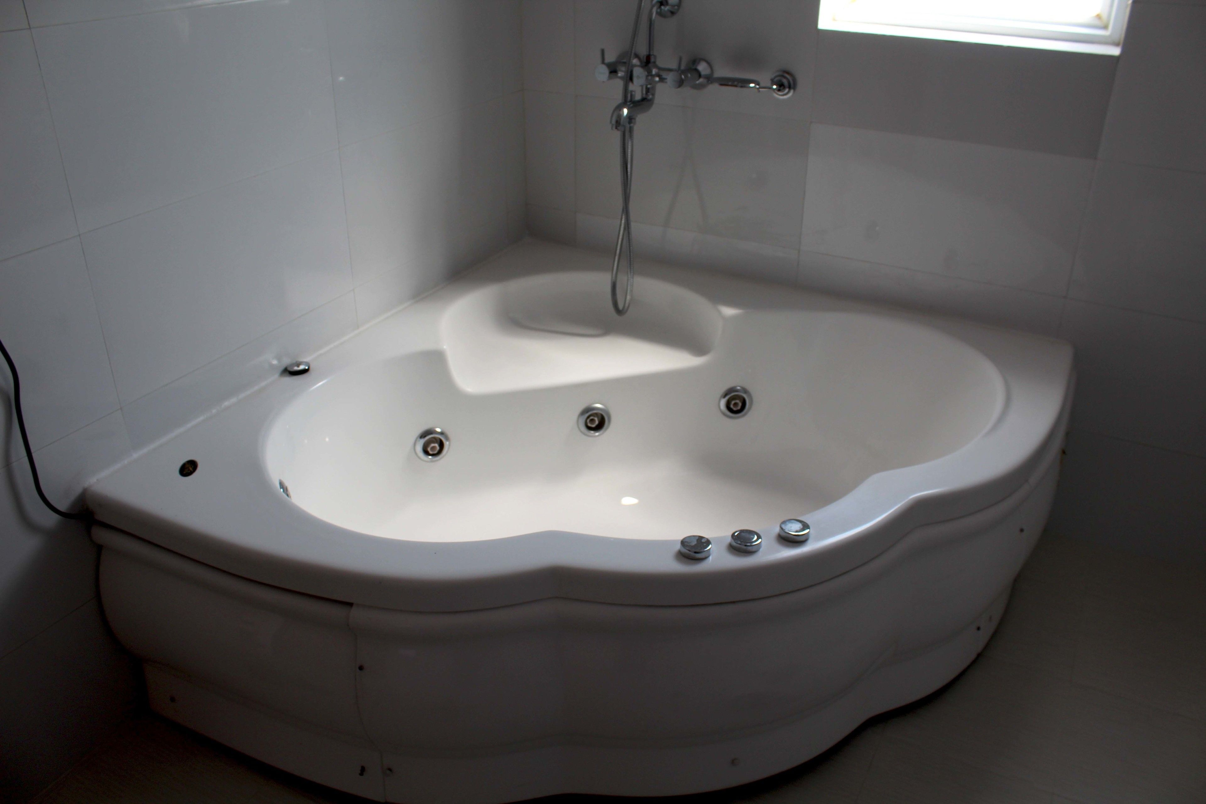jetted bathtub