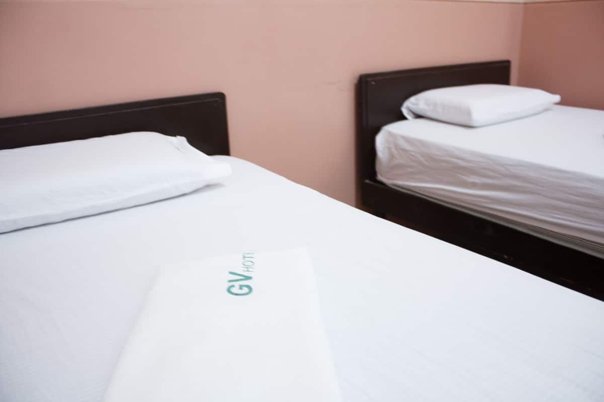 Standaard Twin kamer | Een bureau, extra bedden, gratis wifi, beddengoed