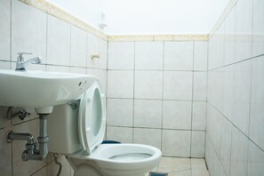 淋浴設備、免費盥洗用品、吹風機、毛巾