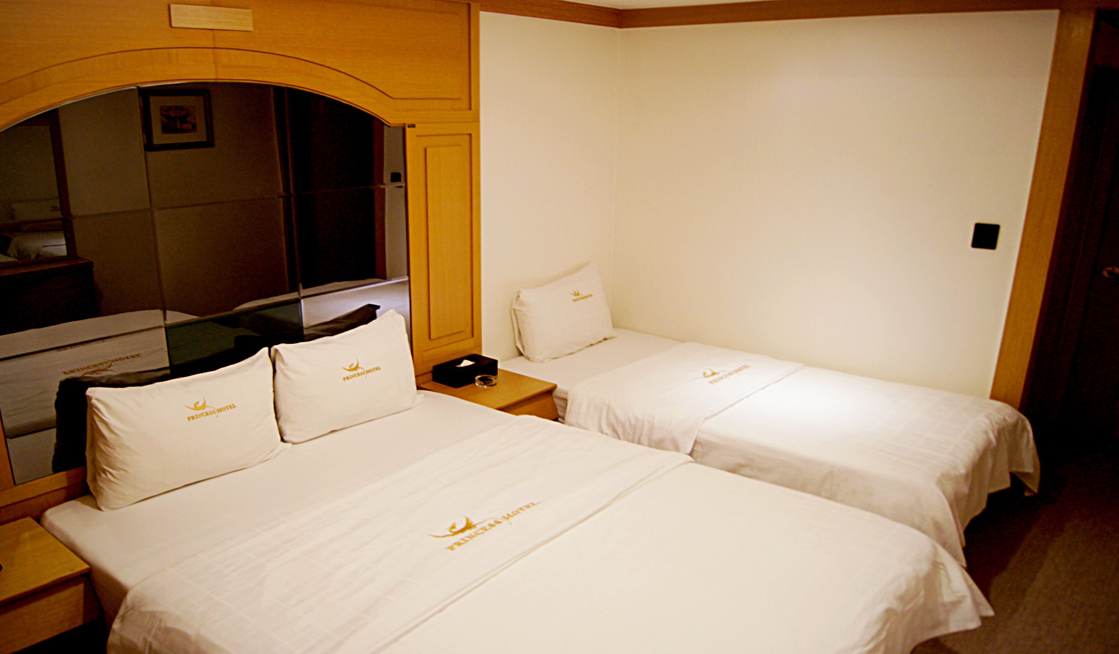deluxe twin room | soundproofing, free wifi, bed sheets