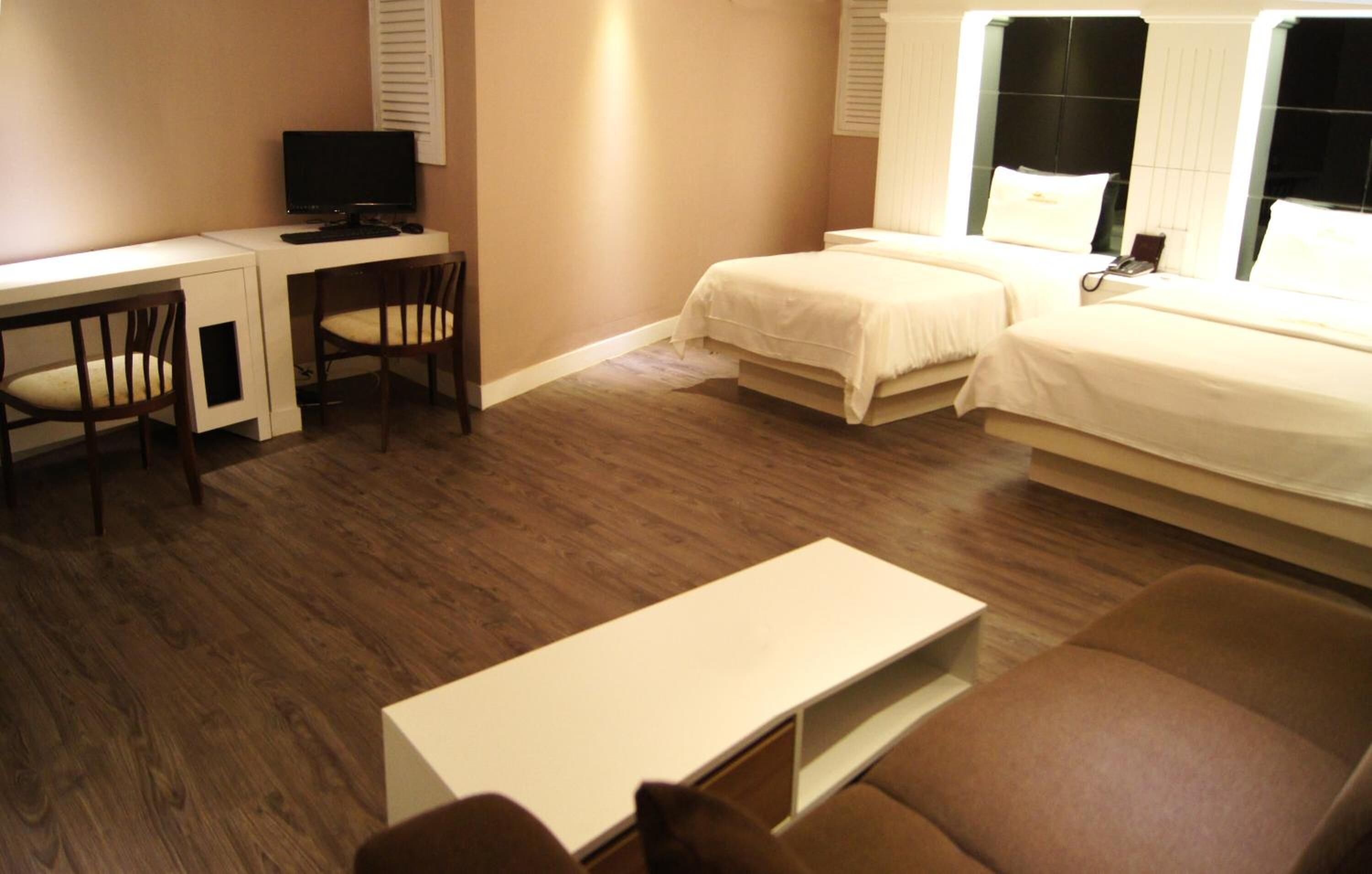 soundproofing, free wifi, bed sheets