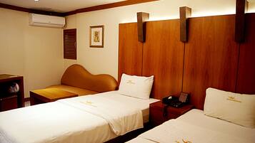 Soundproofing, free WiFi, bed sheets