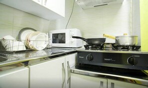 Triple Room | Private kitchenette | Fridge