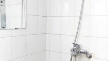 Kamar Double | Shower kamar mandi